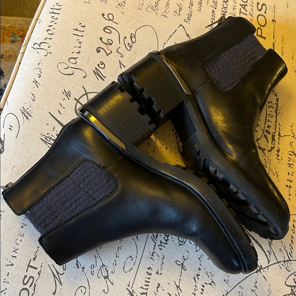 Vince Camuto Kelivena Black Leather Chelsea Bootie Size 7.5 Classic Chic - Picture 10 of 13